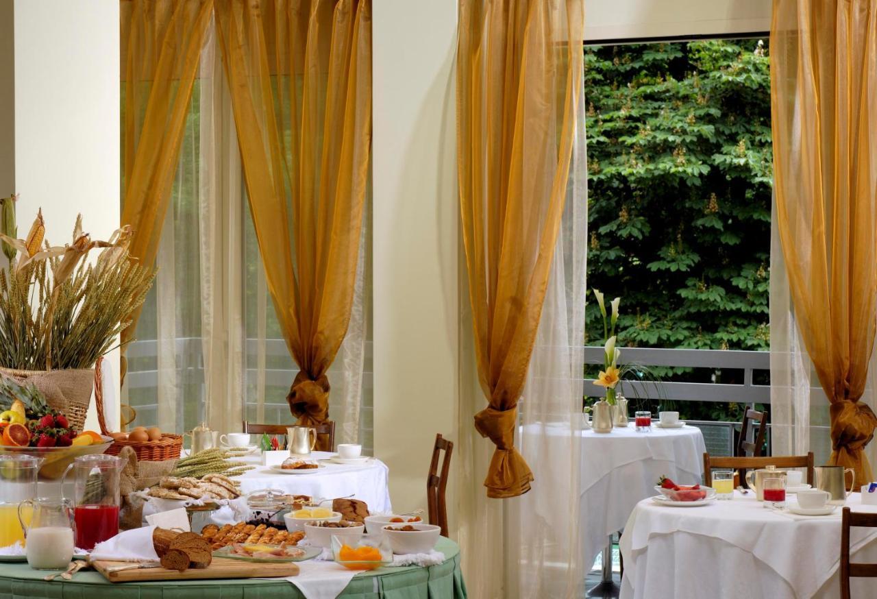 Rizzi Aquacharme Hotel & Spa Boario Terme 레스토랑 사진