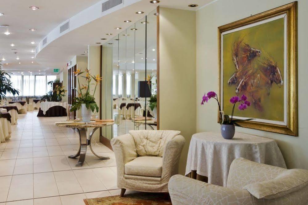 Rizzi Aquacharme Hotel & Spa Boario Terme 외부 사진